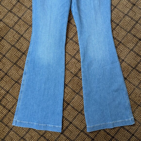 NWT Spanx Pull-On Flare Jeans Womens Size Large Light Stonewash Blue Stretch - Picture 4 of 8